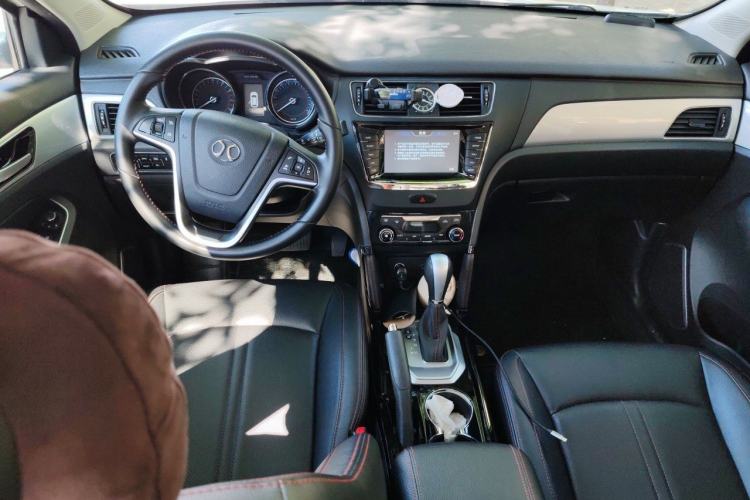 Used BAIC Senova X55 2016 1.5T CVT Luxury Edition Center Console