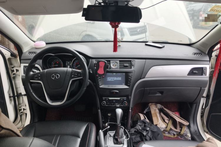 Used BAIC Senova X55 2016 1.5T CVT Elite Edition Center Console