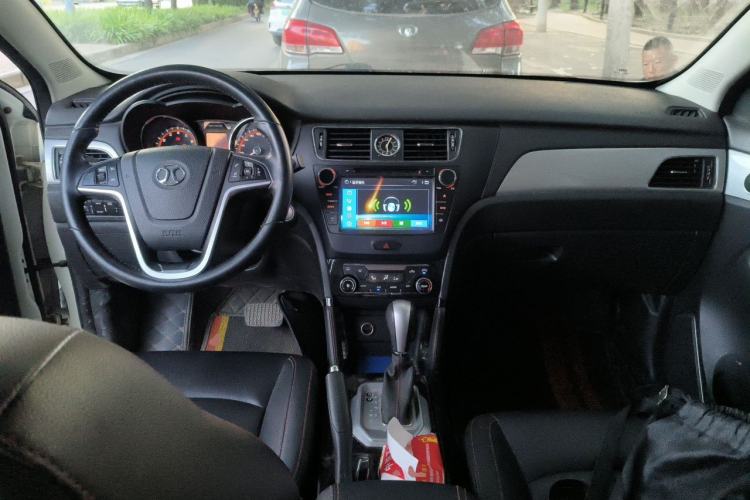 Used BAIC Senova X55 2016 1.5T CVT Elite Edition Center Console