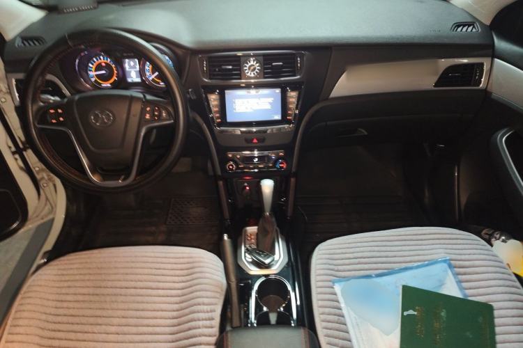 Used BAIC Senova X55 2016 1.5T CVT Luxury Edition Center Console