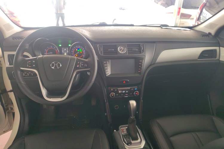 Used BAIC Senova X55 2016 1.5T CVT Elite Edition Center Console