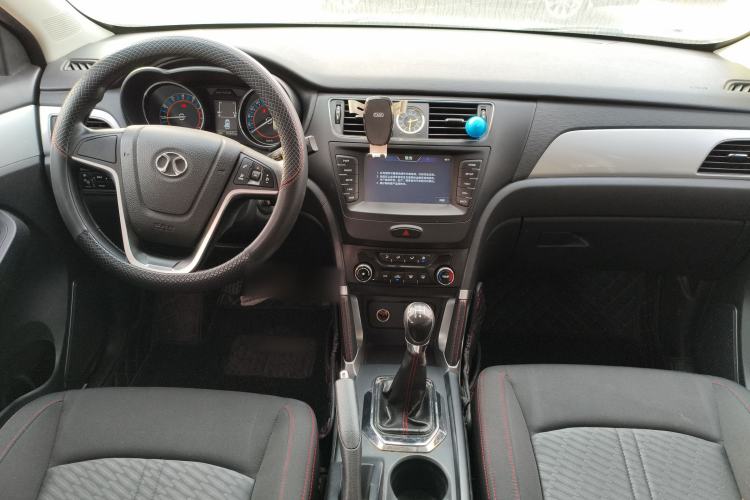 Used BAIC Senova X55 2016 1.5L Manual Comfort Version Center Console