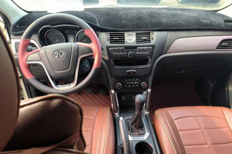 Used BAIC Senova X55 2016 1.5L Manual Standard Edition Center Console