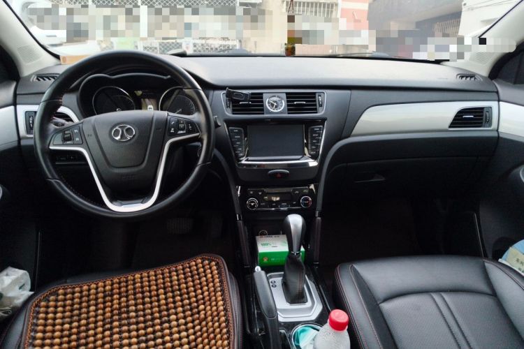 Used BAIC Senova X55 2016 1.5T CVT Luxury Edition Center Console