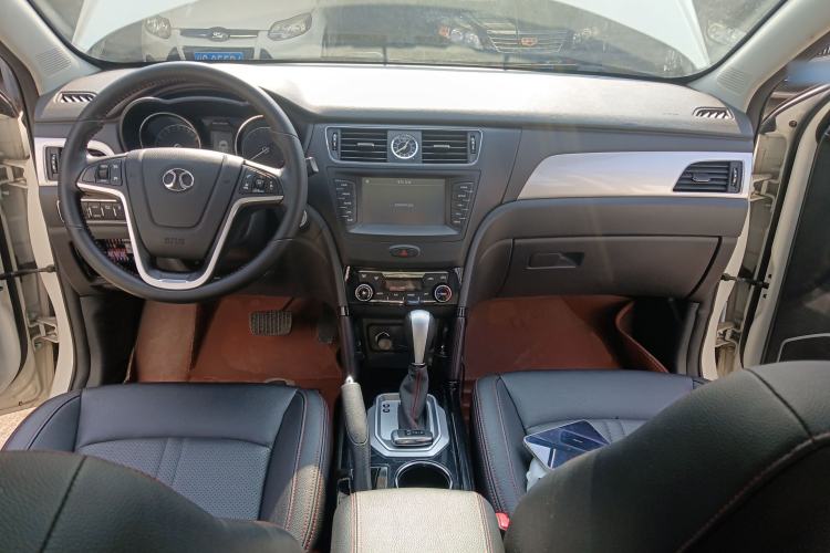 Used BAIC Senova X55 2016 1.5T CVT Elite Edition Center Console