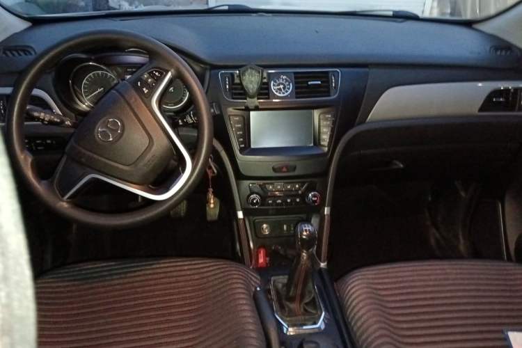 Used BAIC Senova X55 2016 1.5L Manual Comfort Version Center Console