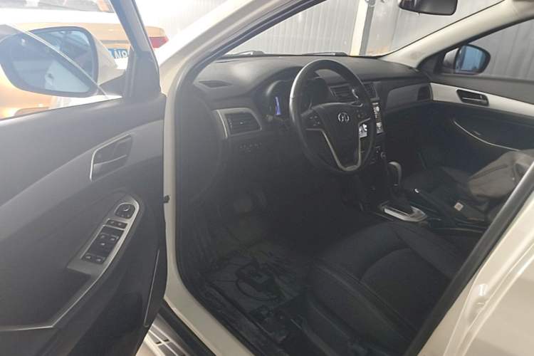 Used BAIC Senova X55 2016 1.5T CVT Elite Edition Driver Seat