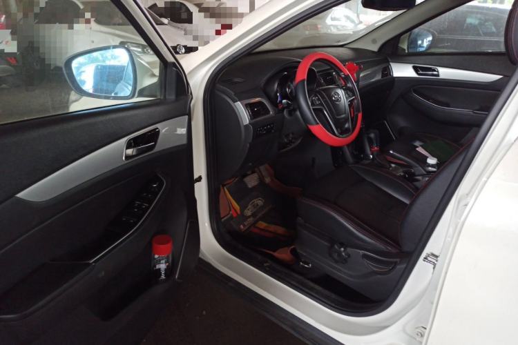 Used BAIC Senova X55 2016 1.5T CVT Elite Edition Driver Seat