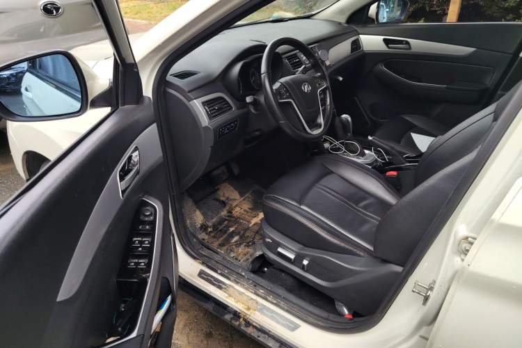 Used BAIC Senova X55 2016 1.5T CVT Luxury Edition Driver Seat