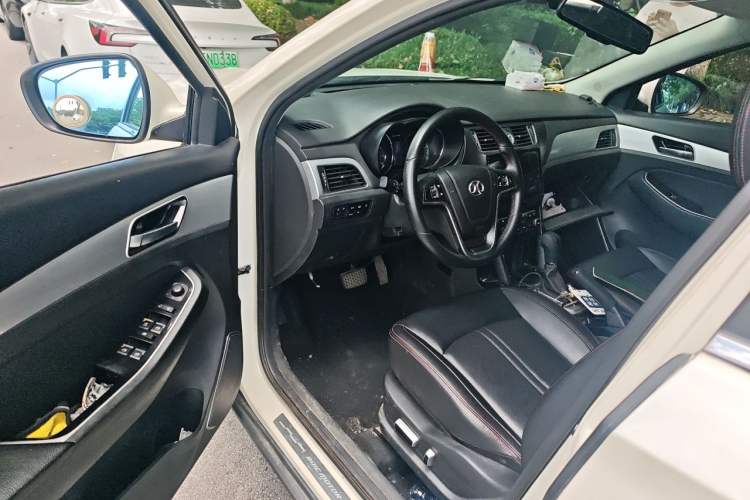 Used BAIC Senova X55 2016 1.5T CVT Luxury Edition Driver Seat