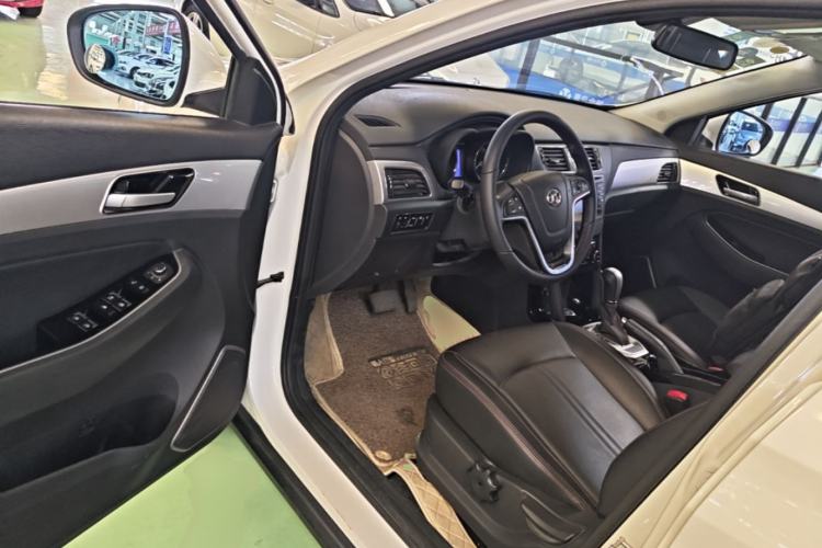Used BAIC Senova X55 2016 1.5T CVT Elite Edition Driver Seat