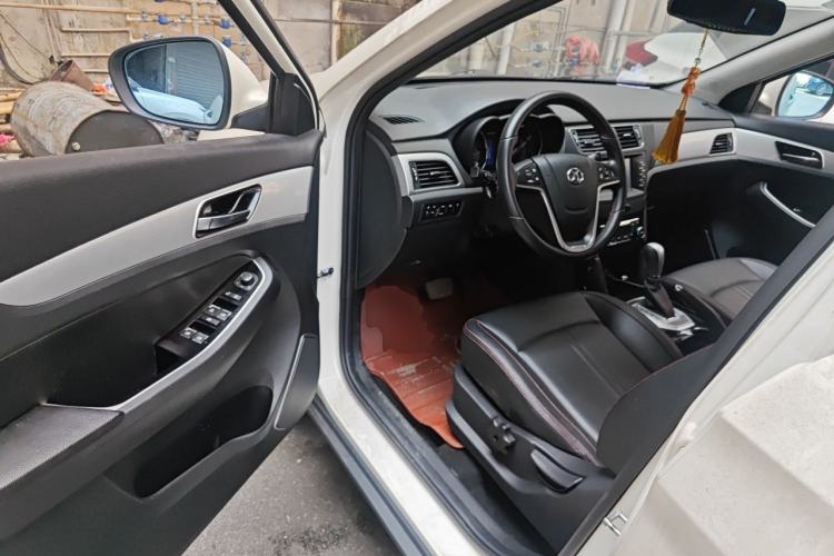 Used BAIC Senova X55 2016 1.5T CVT Elite Edition Driver Seat