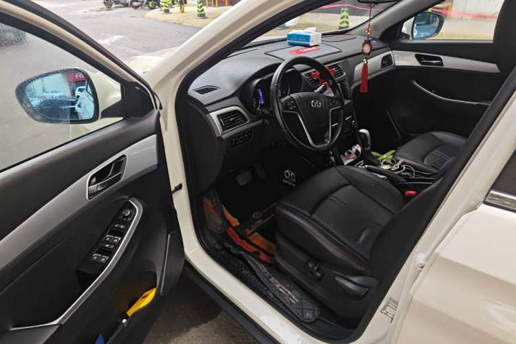 Used BAIC Senova X55 2016 1.5T CVT Elite Edition Driver Seat