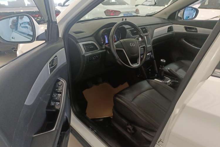 Used BAIC Senova X55 2016 1.5T Manual Elite Edition Driver Seat
