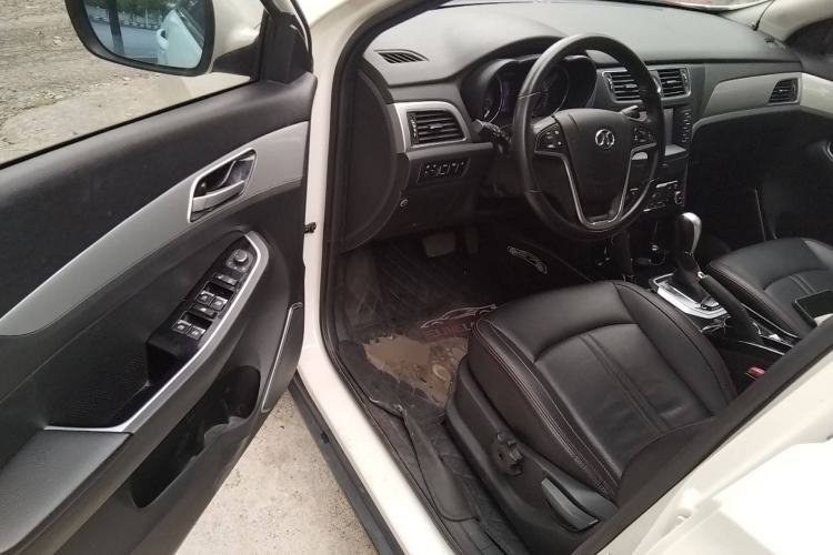 Used BAIC Senova X55 2016 1.5T CVT Elite Edition Driver Seat