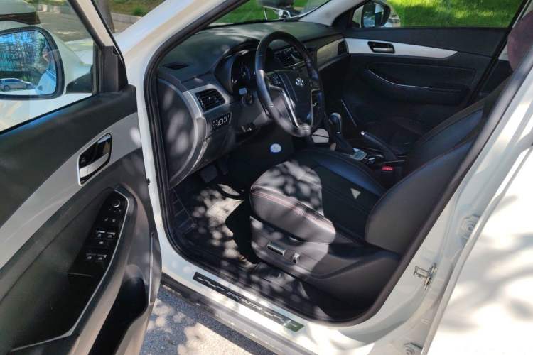 Used BAIC Senova X55 2016 1.5T CVT Luxury Edition Driver Seat