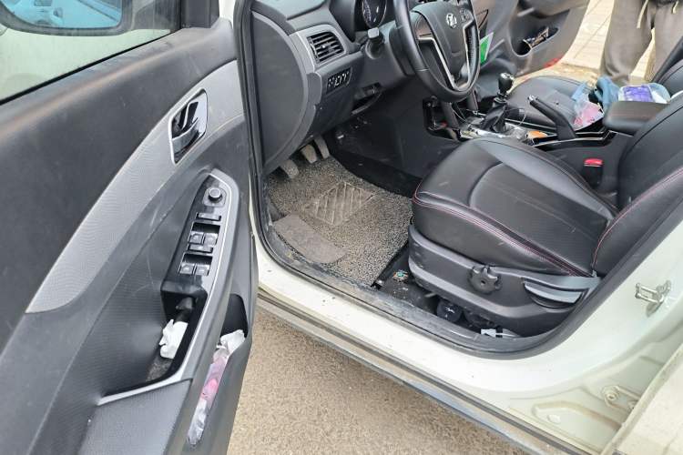Used BAIC Senova X55 2016 1.5T Manual Elite Edition Driver Seat