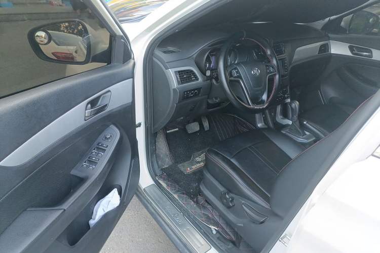 Used BAIC Senova X55 2016 1.5T CVT Comfort Version Driver Seat