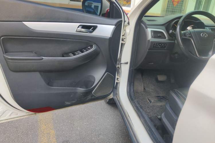 Used BAIC Senova X55 2016 1.5T CVT Elite Edition Driver Seat
