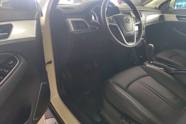 Used BAIC Senova X55 2016 1.5T CVT Elite Edition Driver Seat