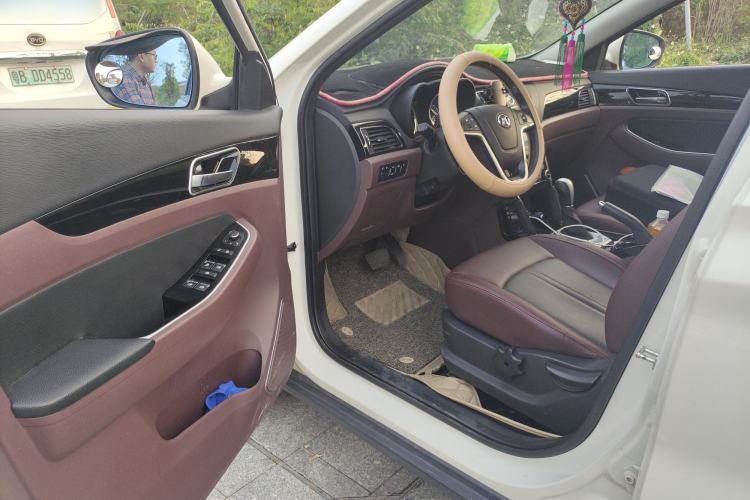 Used BAIC Senova X55 2016 1.5T CVT Elite Edition Driver Seat