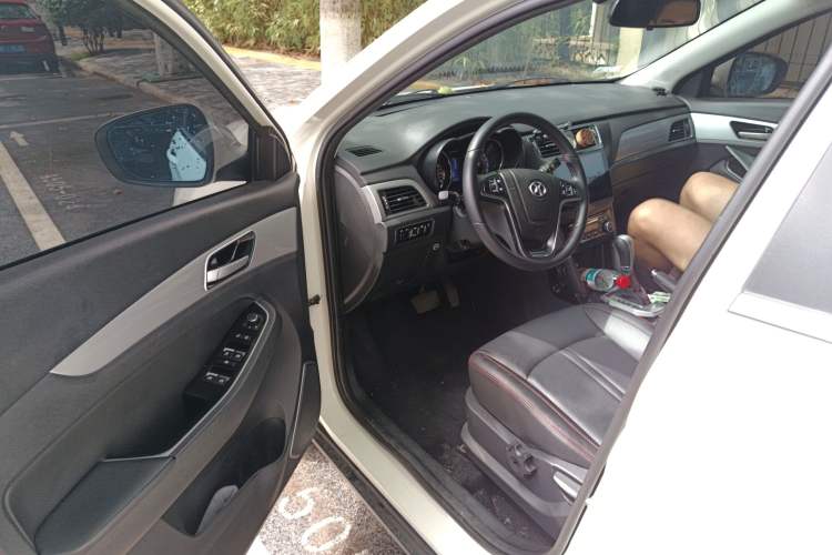 Used BAIC Senova X55 2016 1.5T CVT Elite Edition Driver Seat