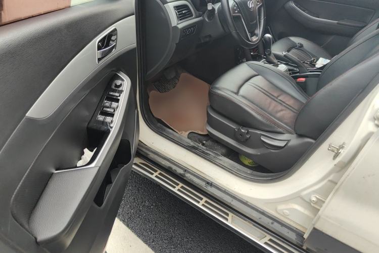 Used BAIC Senova X55 2016 1.5T CVT Elite Edition Driver Seat