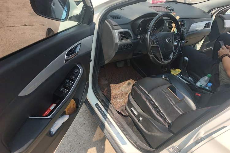 Used BAIC Senova X55 2016 1.5T CVT Luxury Edition Driver Seat