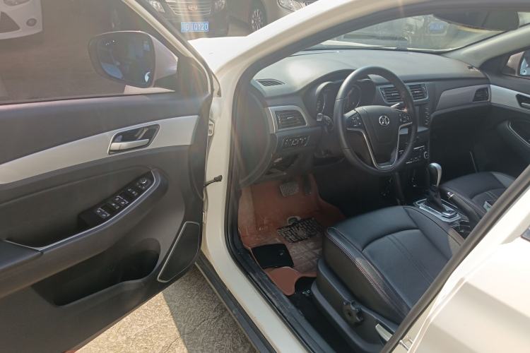 Used BAIC Senova X55 2016 1.5T CVT Elite Edition Driver Seat