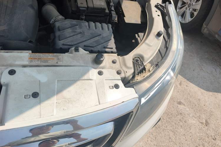 Used BAIC Senova X55 2016 1.5T CVT Luxury Edition Engine Bay Left