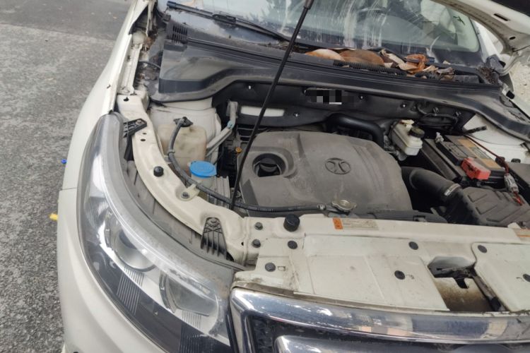 Used BAIC Senova X55 2016 1.5T Manual Elite Edition Engine Bay Right