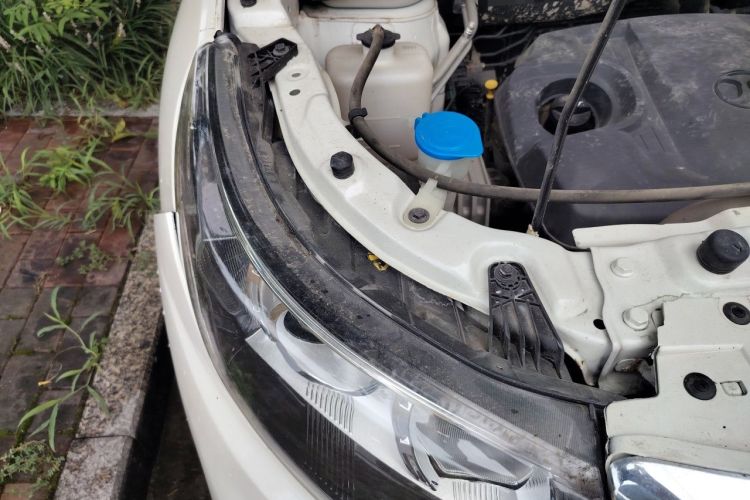 Used BAIC Senova X55 2016 1.5T CVT Luxury Edition Engine Bay Right