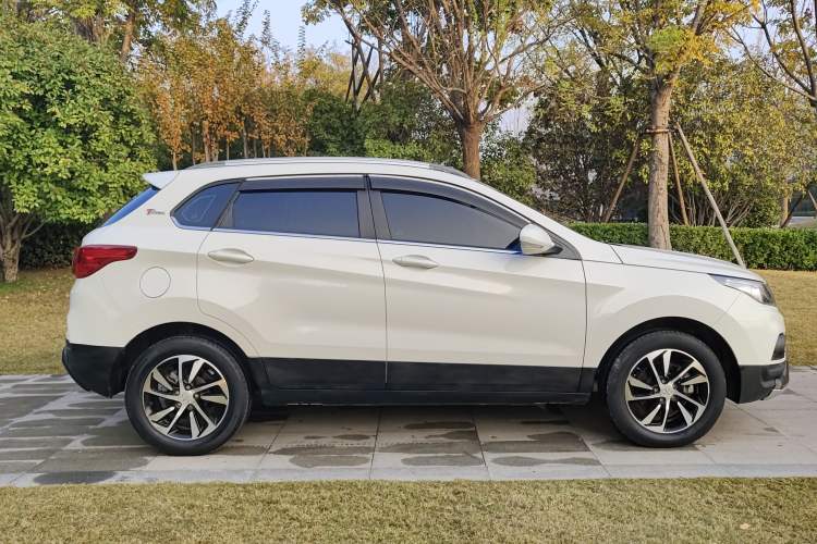 Used BAIC Senova X55 2016 1.5T CVT Elite Edition Exterior 3
