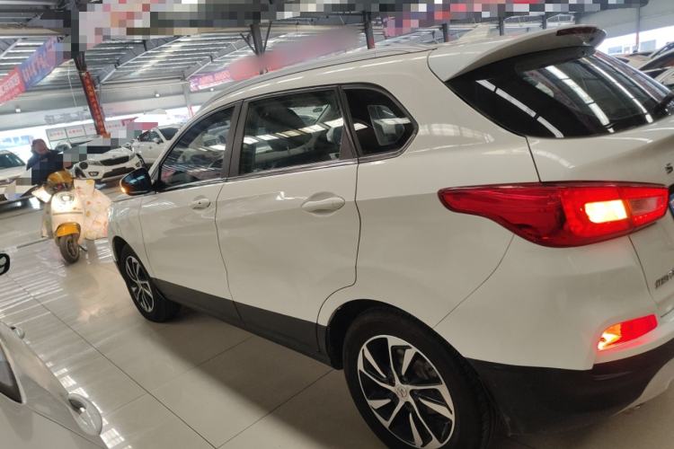 Used BAIC Senova X55 2016 1.5T CVT Elite Edition Exterior 3