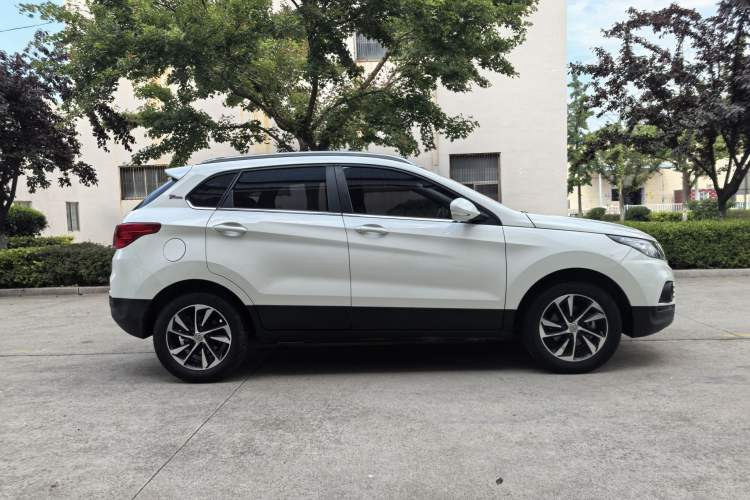 Used BAIC Senova X55 2016 1.5T CVT Elite Edition Exterior 4