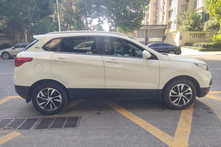 Used BAIC Senova X55 2016 1.5T CVT Elite Edition Exterior 7