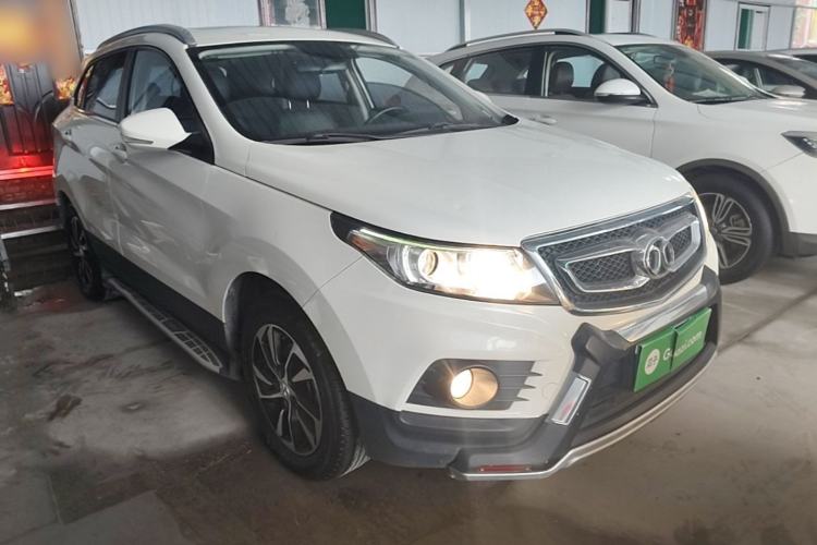 Used BAIC Senova X55 2016 1.5T CVT Elite Edition Front Right 45 Deg