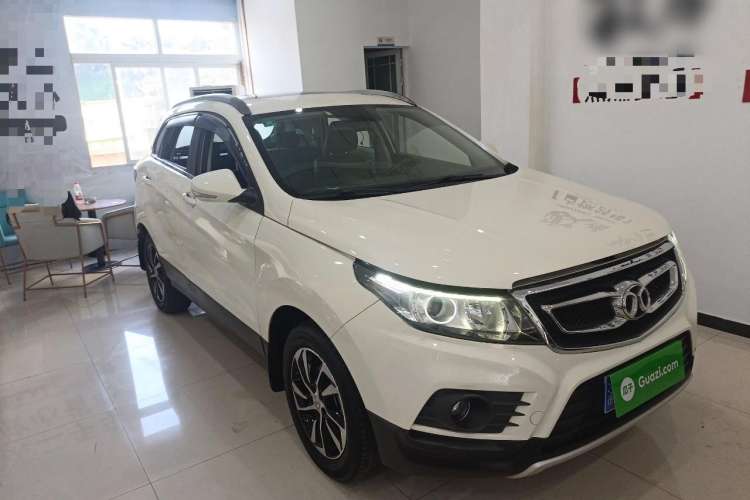 Used BAIC Senova X55 2016 1.5T Manual Elite Edition Front Right 45 Deg