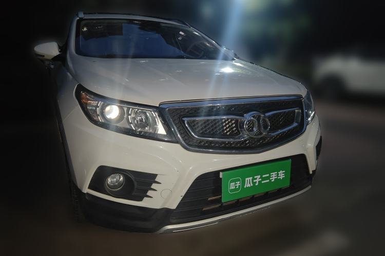 Used BAIC Senova X55 2016 1.5T CVT Elite Edition Front Right 45 Deg