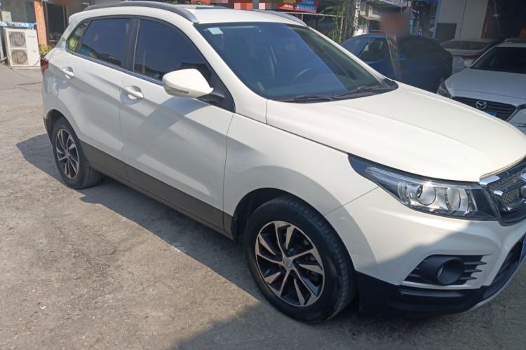 Used BAIC Senova X55 2016 1.5T CVT Elite Edition Front Right 45 Deg