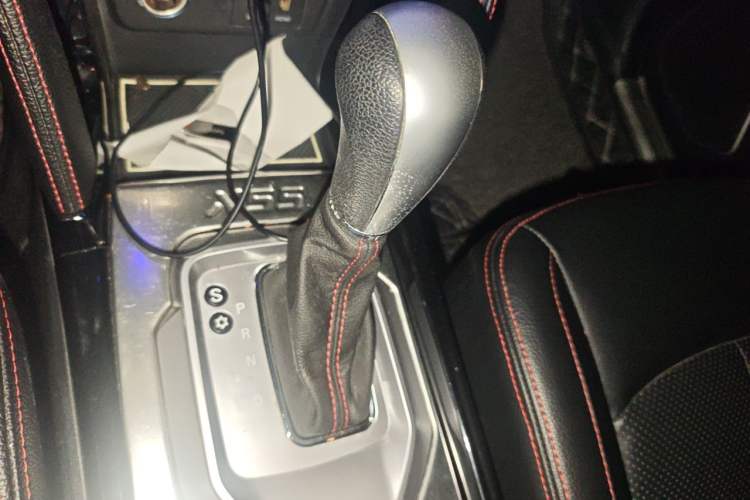 Used BAIC Senova X55 2016 1.5T CVT Elite Edition Gear Lever