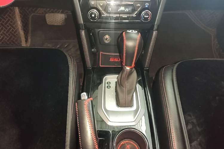 Used BAIC Senova X55 2016 1.5T CVT Luxury Edition Gear Lever