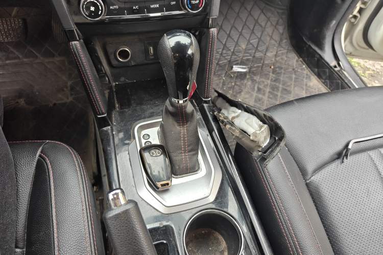 Used BAIC Senova X55 2016 1.5T CVT Luxury Edition Gear Lever