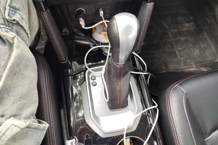 Used BAIC Senova X55 2016 1.5T CVT Luxury Edition Gear Lever