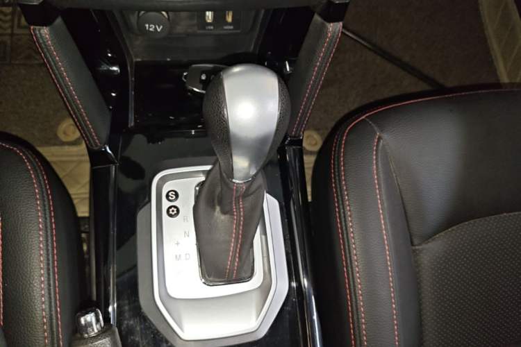 Used BAIC Senova X55 2016 1.5T CVT Elite Edition Gear Lever