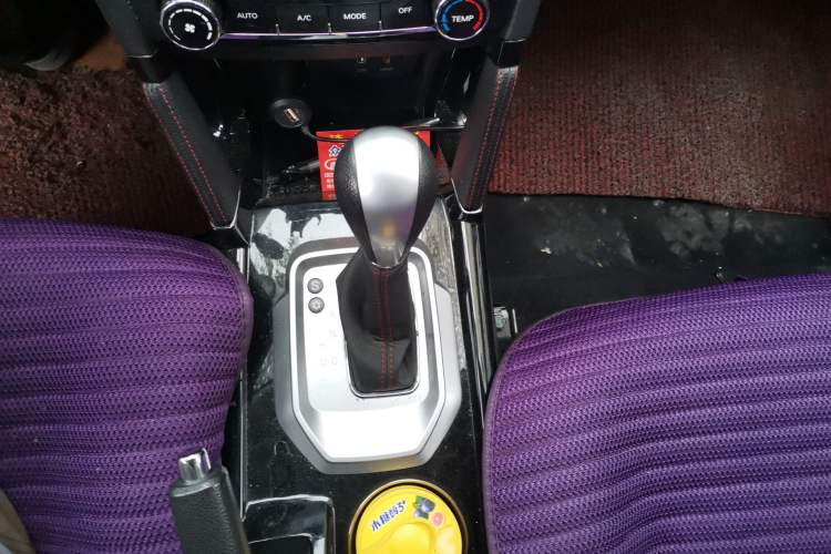 Used BAIC Senova X55 2016 1.5T CVT Elite Edition Gear Lever