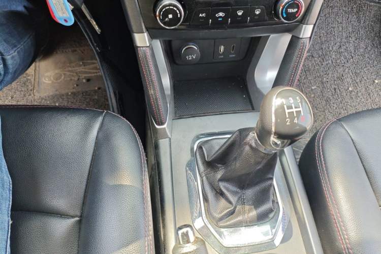 Used BAIC Senova X55 2016 1.5L Manual Comfort Version Gear Lever