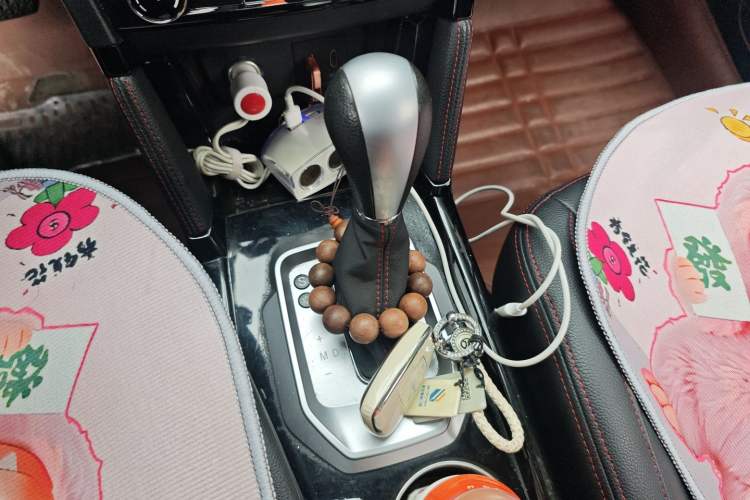 Used BAIC Senova X55 2016 1.5T CVT Elite Edition Gear Lever