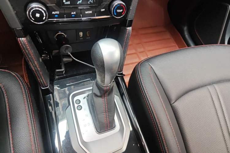Used BAIC Senova X55 2016 1.5T CVT Elite Edition Gear Lever