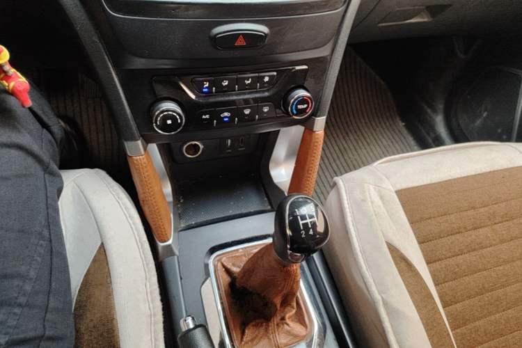 Used BAIC Senova X55 2016 1.5L Manual Comfort Version Gear Lever